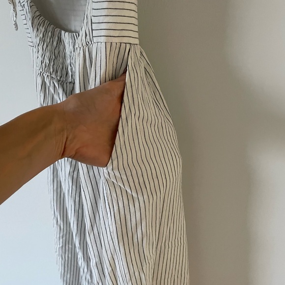 Elegant White Striped Jumpsuit - Picture 7 of 8